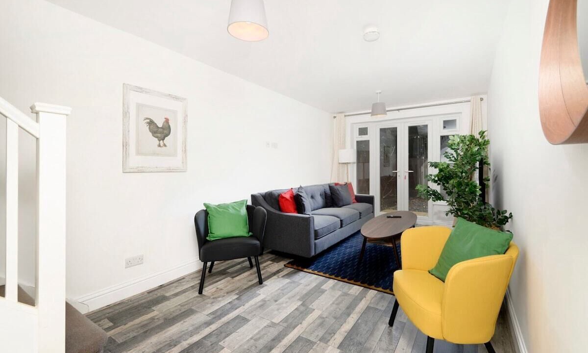 Photo of Others in Hampton Wick