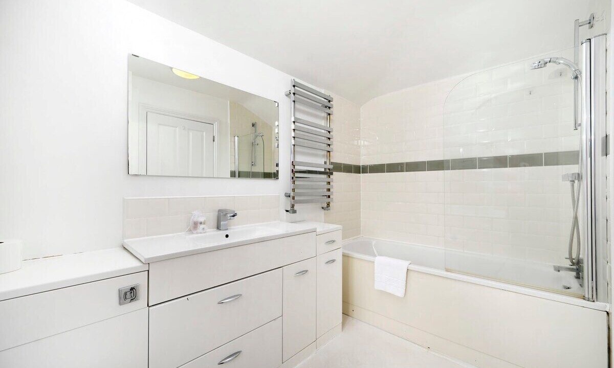 Photo of Others in Hampton Wick