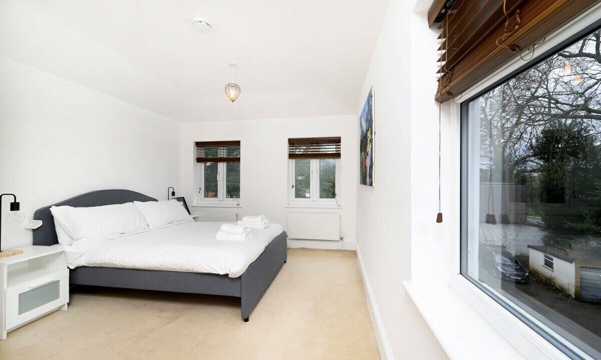 Photo of Others in Hampton Wick