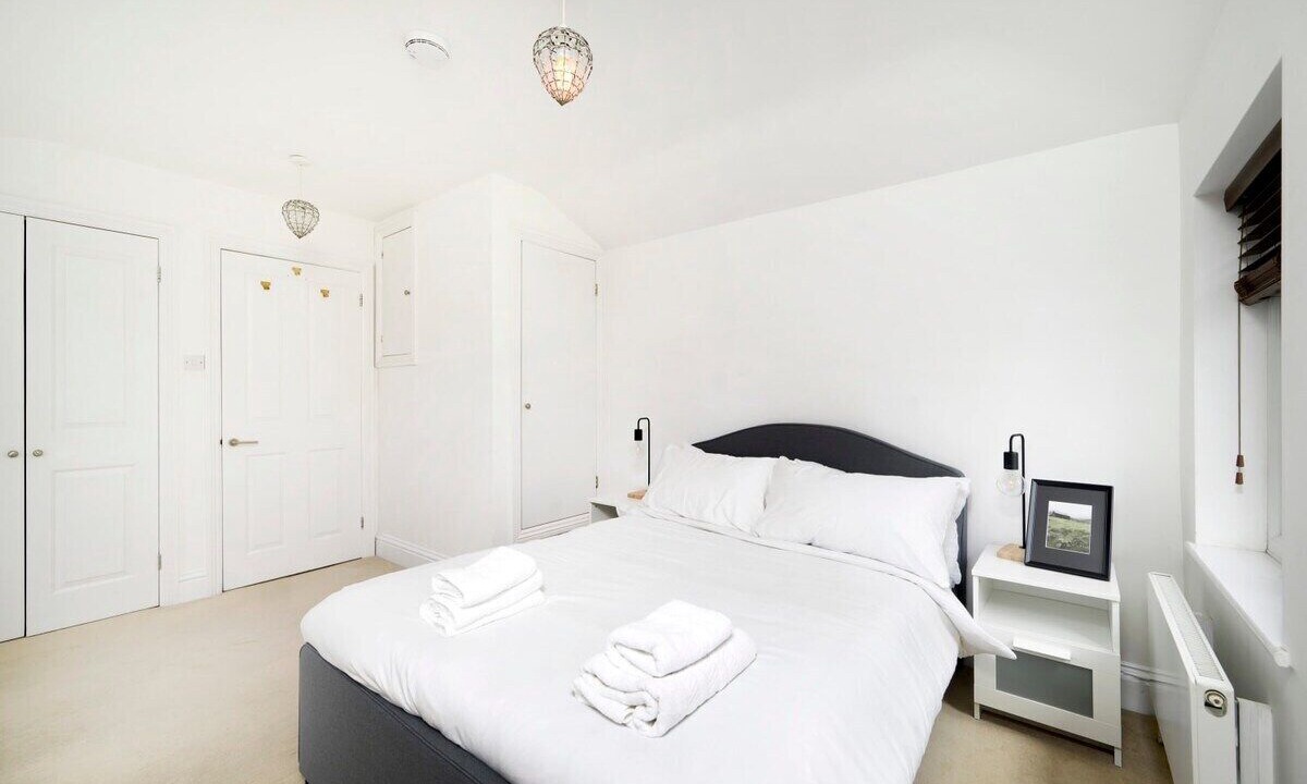 Photo of Others in Hampton Wick