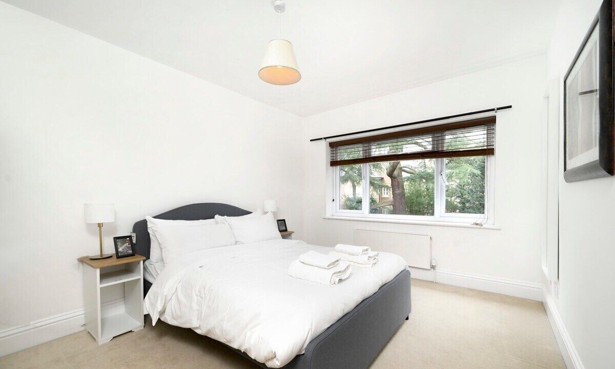 Photo of Others in Hampton Wick