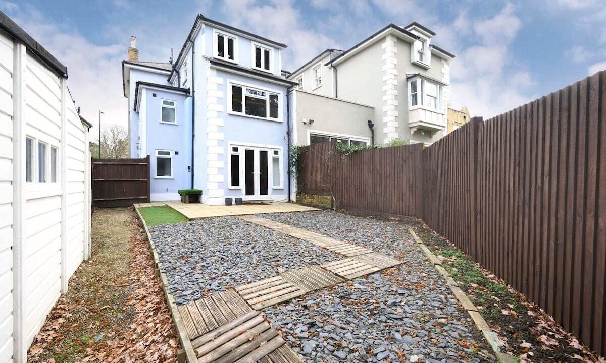 Photo of Outdoor in Hampton Wick