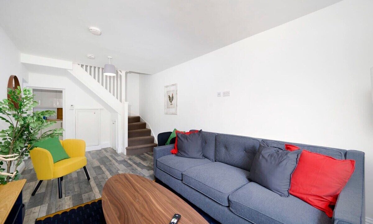 Photo of Others in Hampton Wick