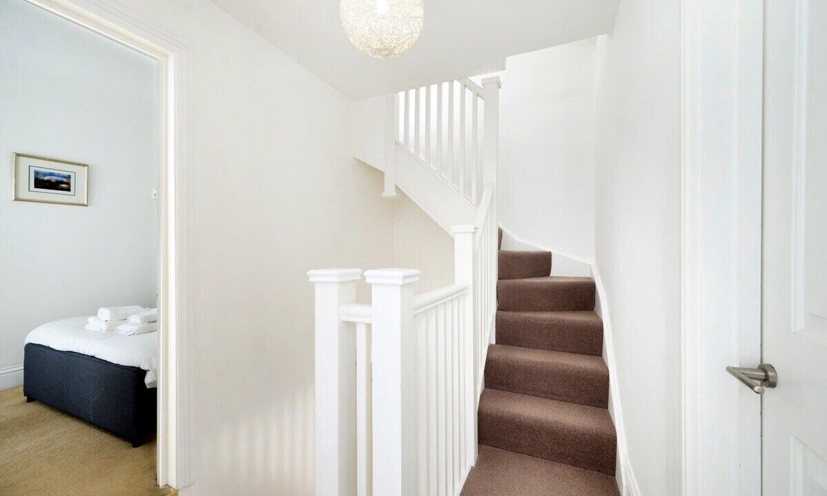 Photo of Others in Hampton Wick