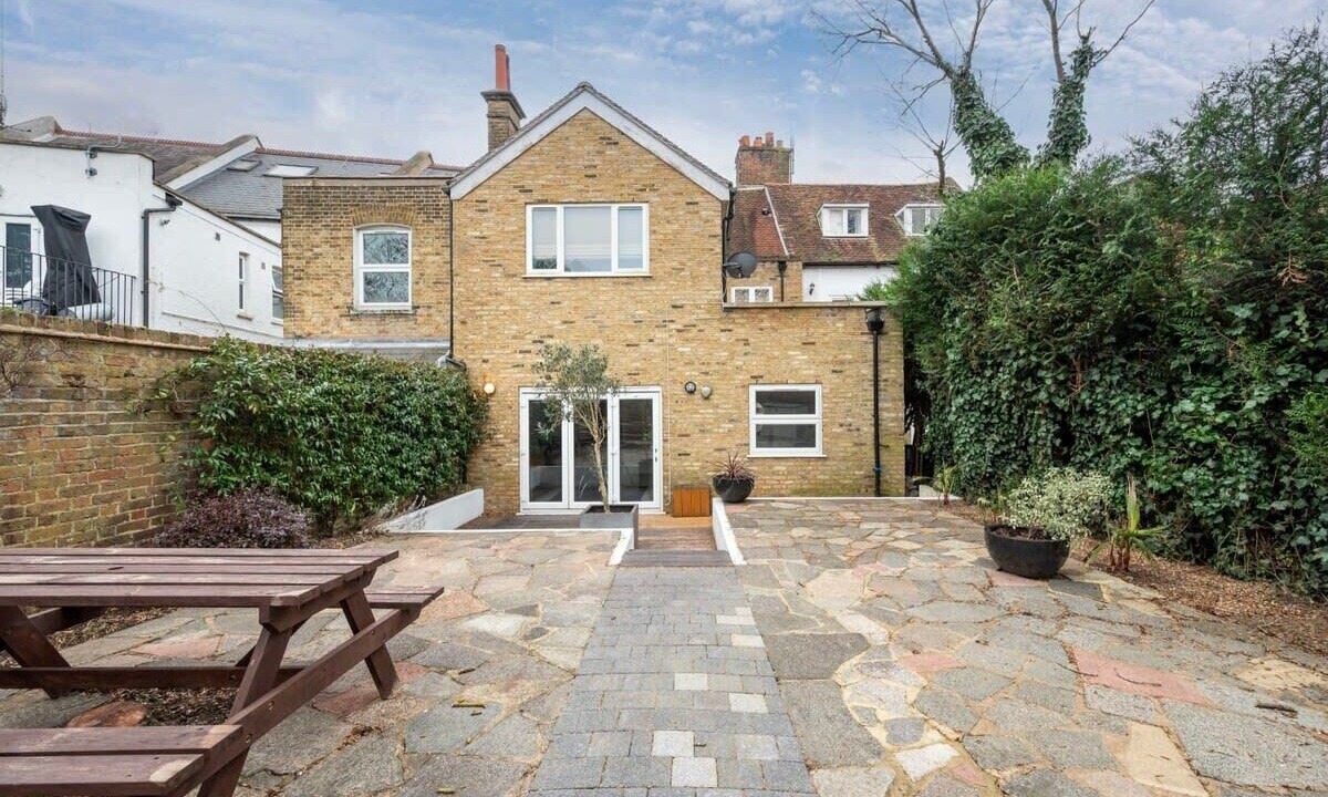 Photo of Outdoor in Hampton Wick