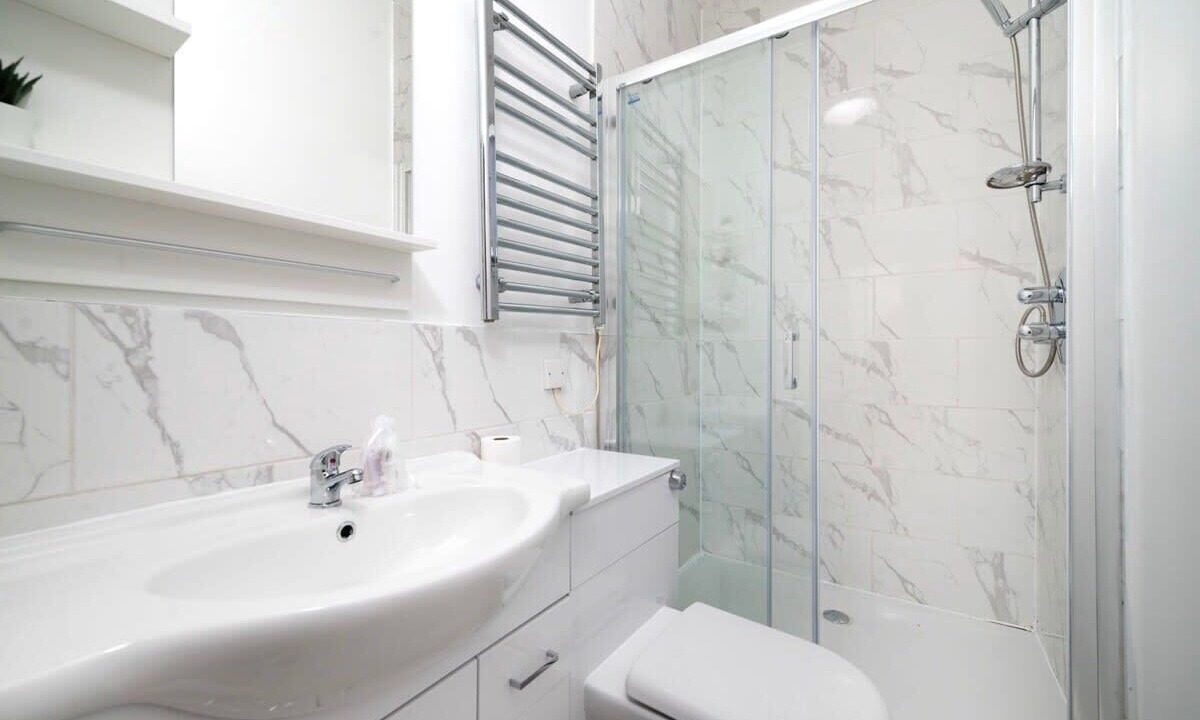 Photo of Others in Hampton Wick