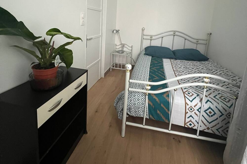 Photo of Bedroom in Lens