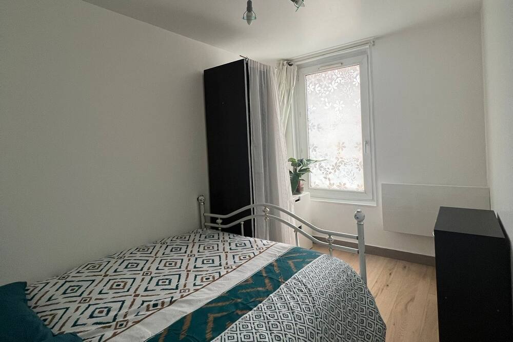 Photo of Bedroom in Lens
