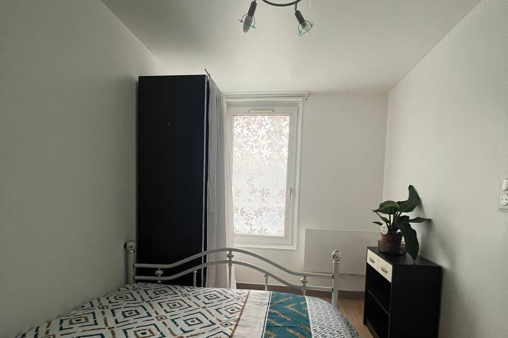 Photo of Bedroom in Lens