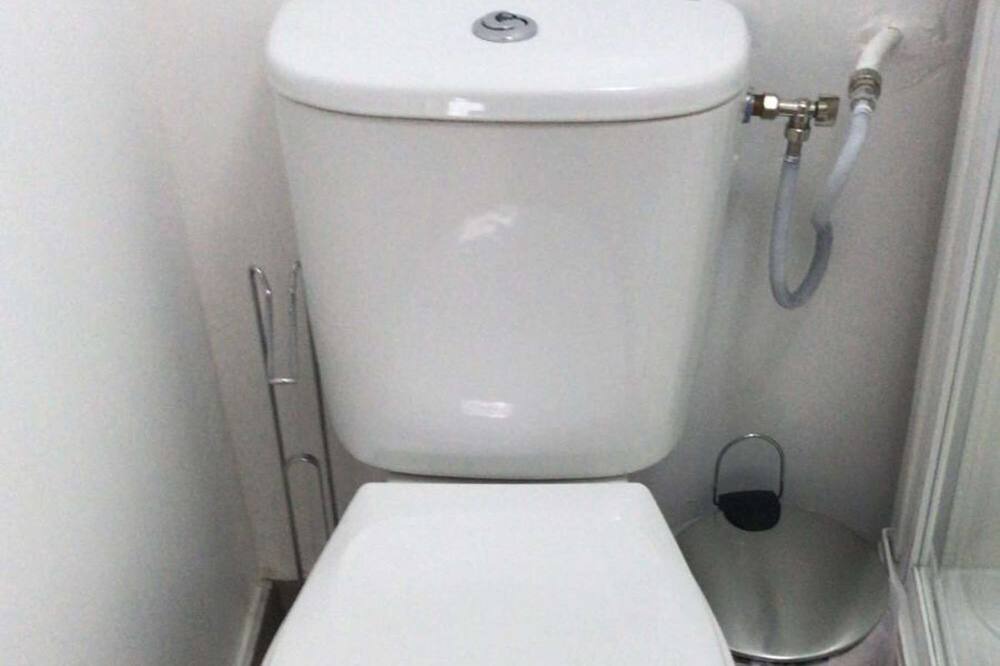 Photo of Bathroom in Lens