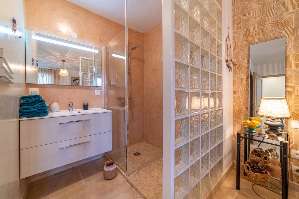 Photo of Bathroom in Saint-Pons-de-Mauchiens