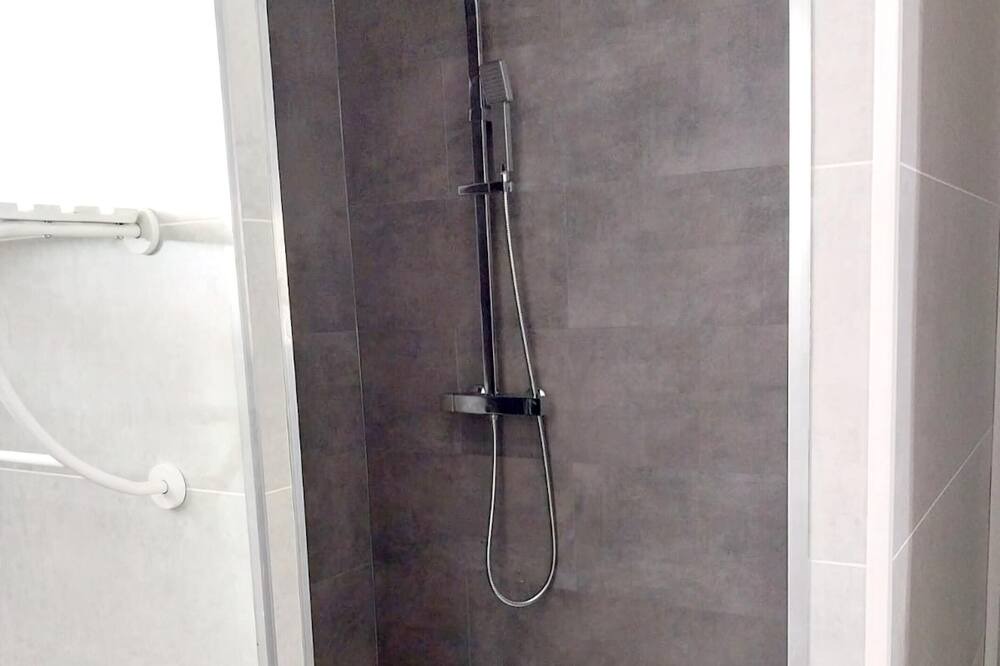 Photo of Bathroom in Coursan
