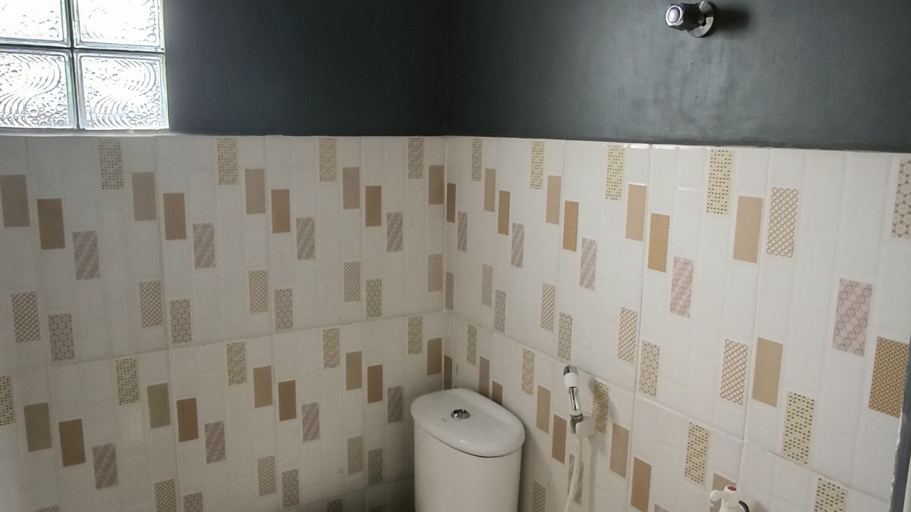 Photo of Bathroom in Tahunan