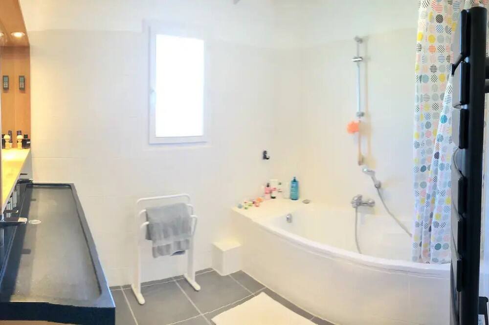 Photo of Bathroom in Sommieres