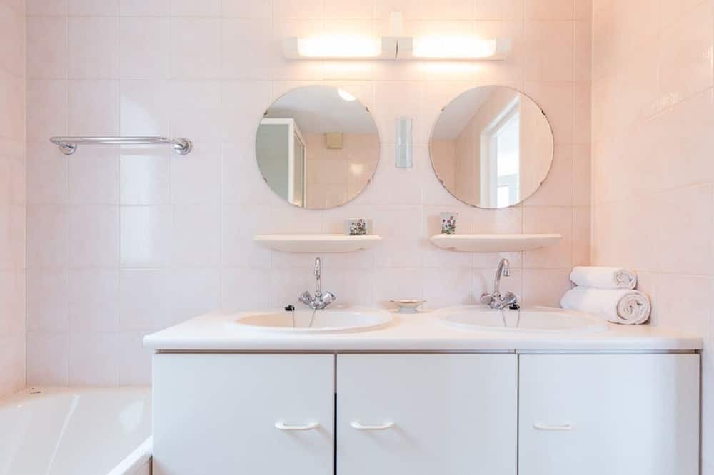 Photo of Bathroom in Daumazan-sur-Arize