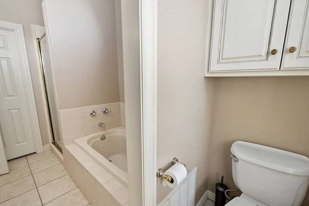 Photo of Bathroom in Cecil