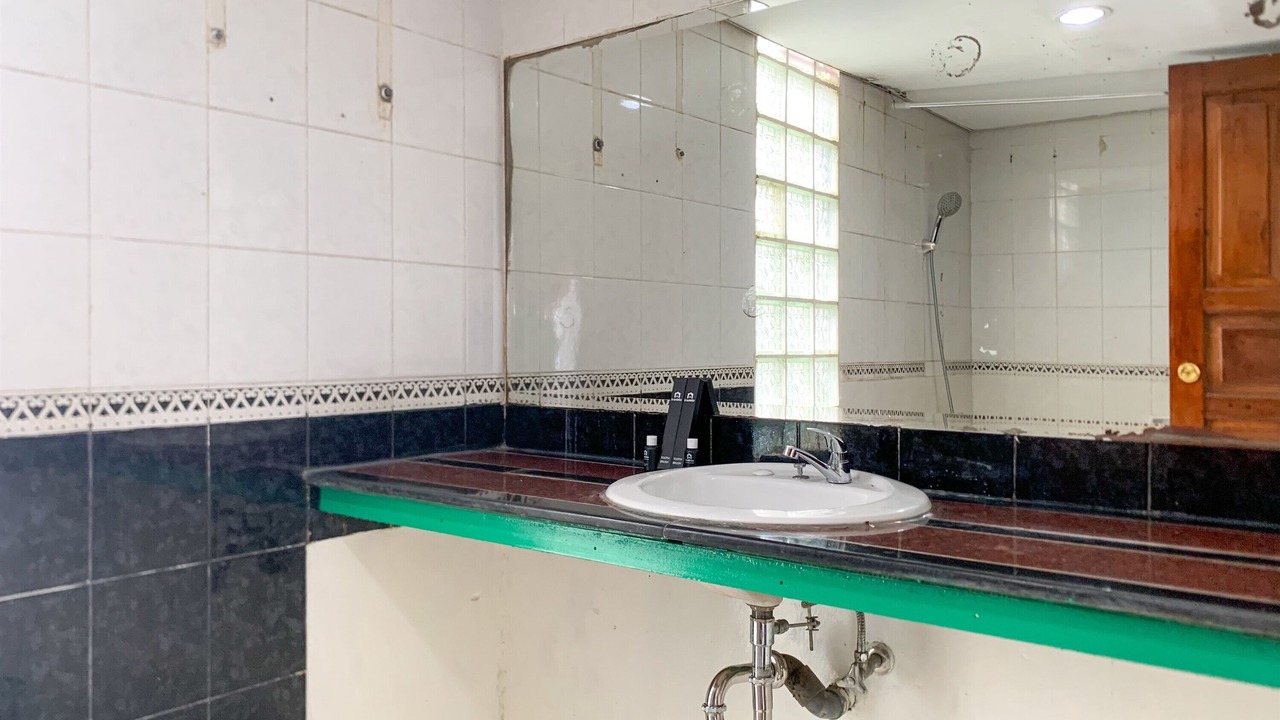 Photo of Bathroom in Gambir