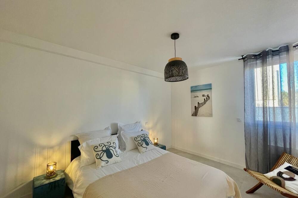 Photo of Bedroom in Lunel-Viel