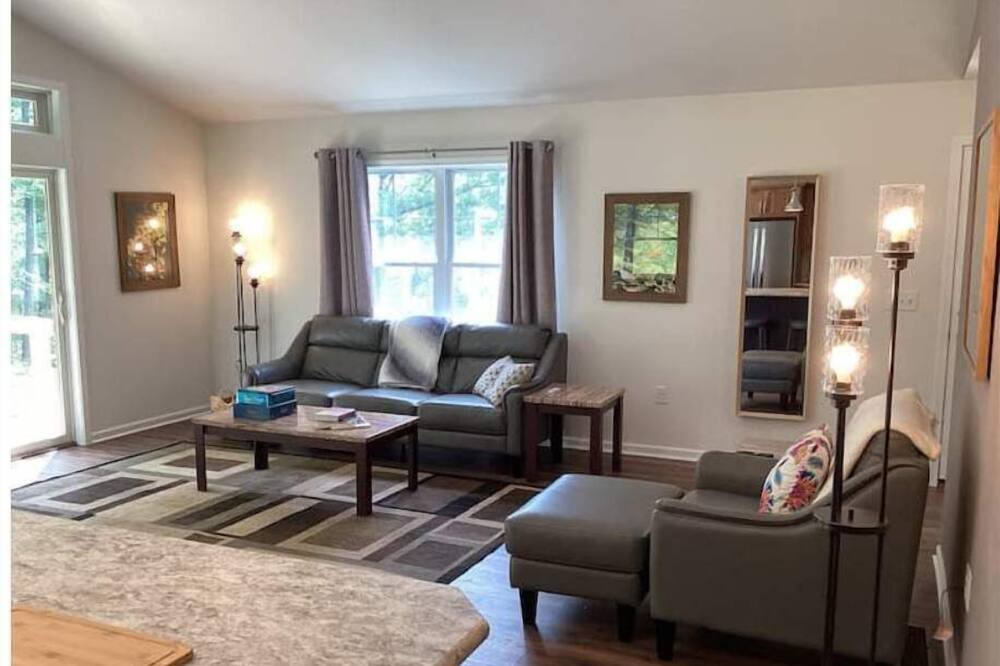 Photo of Livingroom in Holcomb