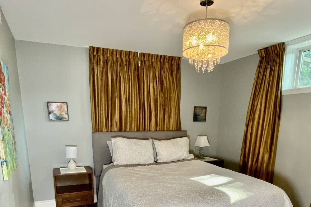 Photo of Bedroom in Lakeview