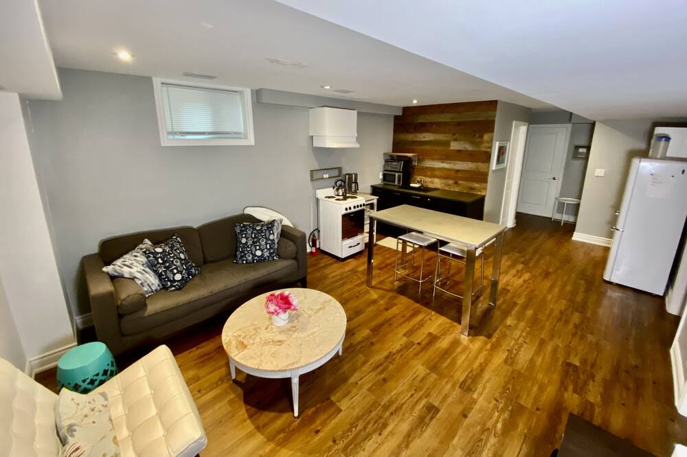 Photo of Livingroom in Lakeview