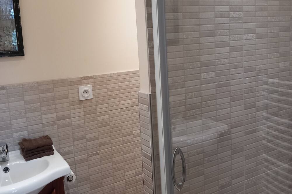 Photo of Bathroom in Joue-du-Plain