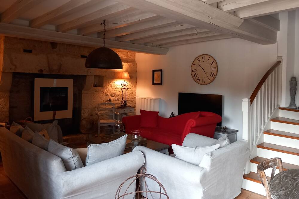 Photo of Livingroom in Joue-du-Plain