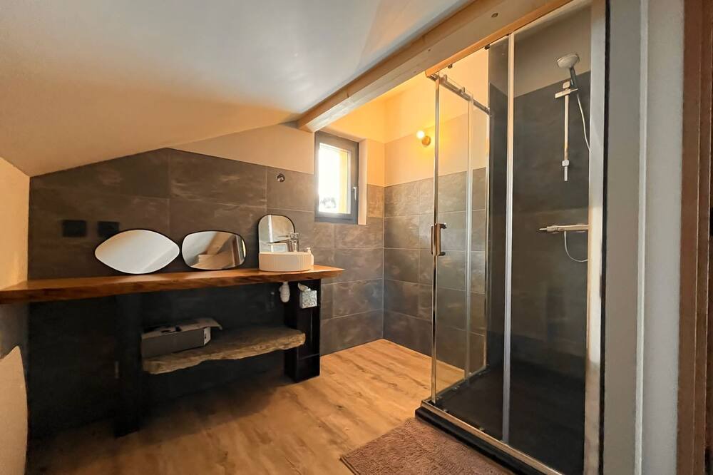 Photo of Bathroom in Les Deserts