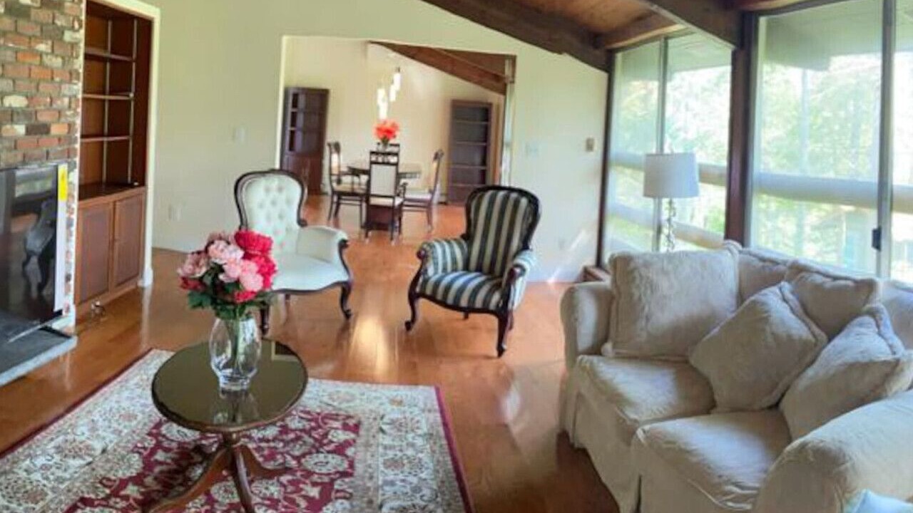 Photo of Livingroom in Weston