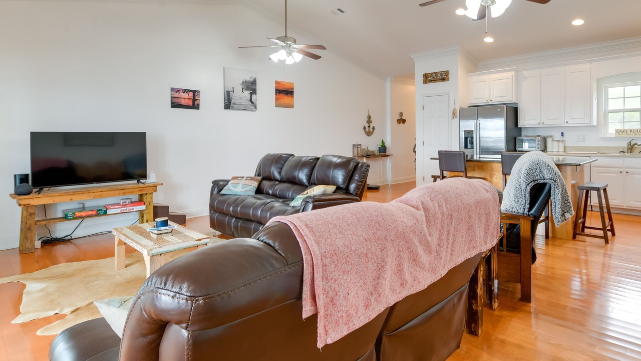 Photo of Others in Cobb