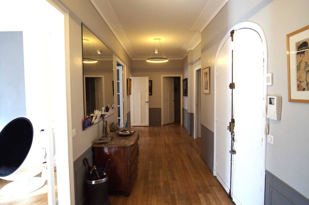 Photo of Others in Neuilly-sur-Seine