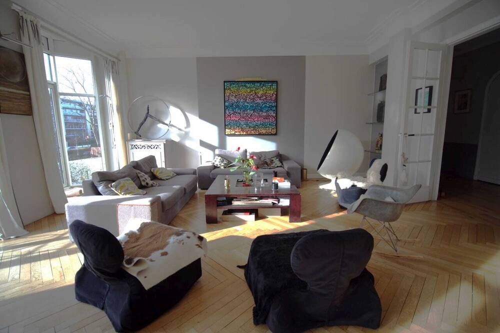 Photo of Others in Neuilly-sur-Seine