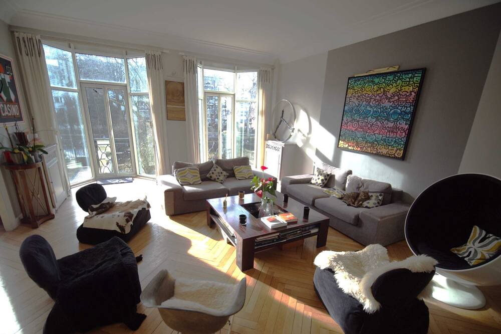 Photo of Others in Neuilly-sur-Seine