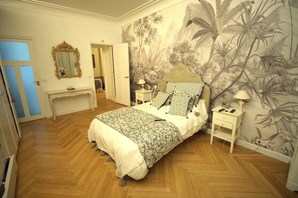 Photo of Others in Neuilly-sur-Seine