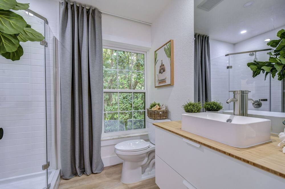 Photo of Bathroom in Saddlebrook