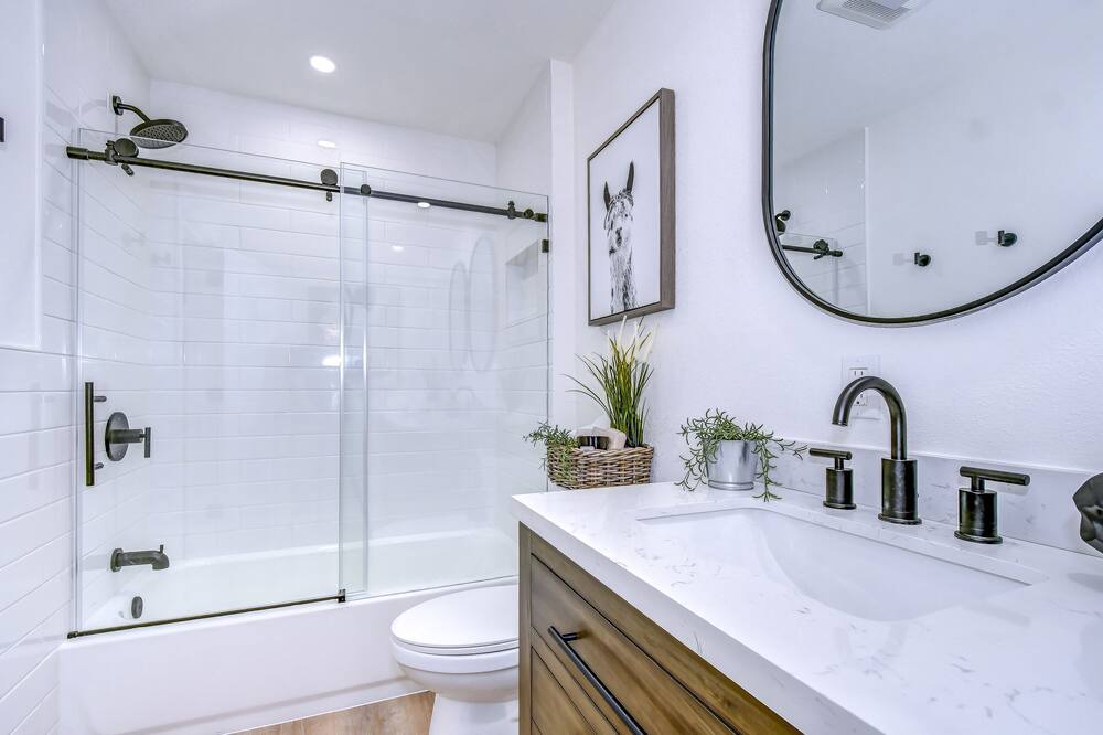 Photo of Bathroom in Saddlebrook