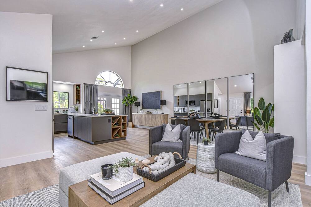 Photo of Livingroom in Saddlebrook