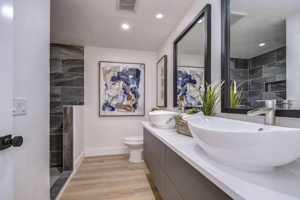 Photo of Bathroom in Saddlebrook