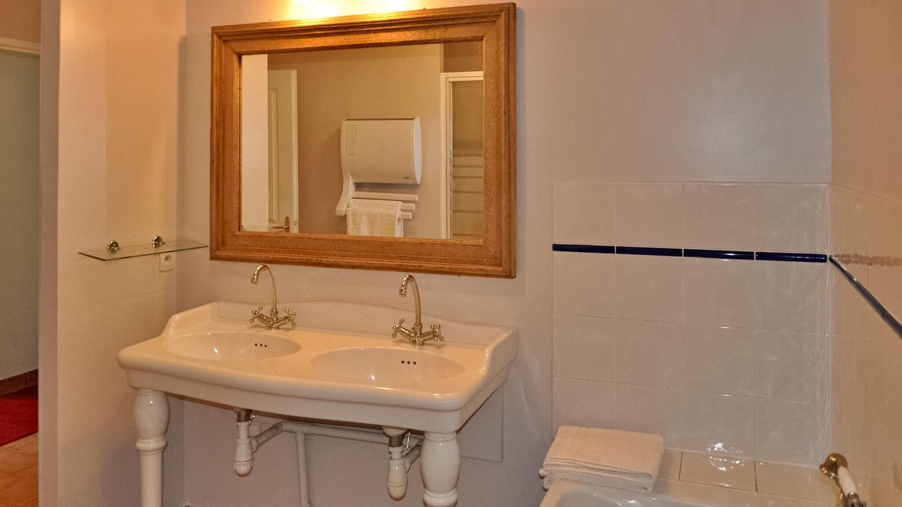 Photo of Bathroom in Roquemaure