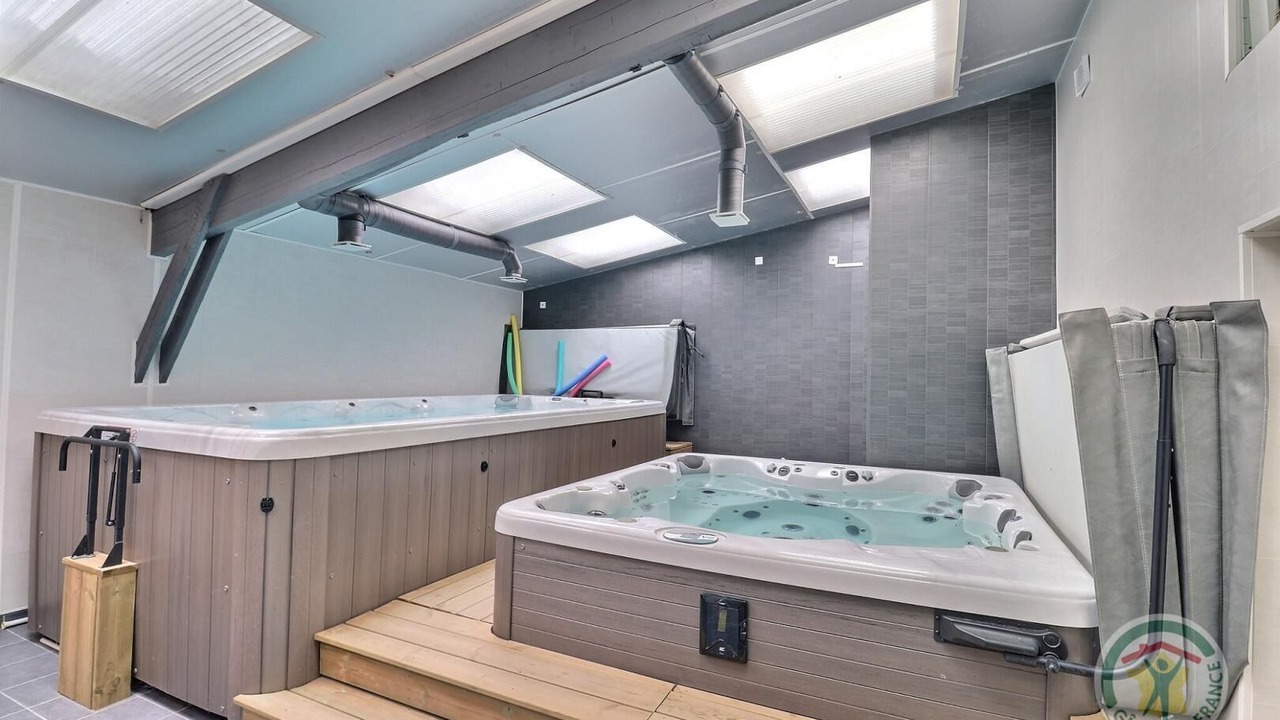 Photo of Others in Cogles