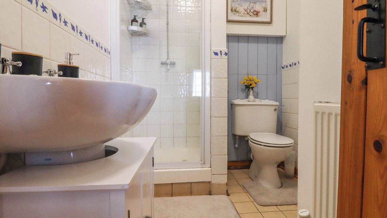 Photo of Others in Graveney