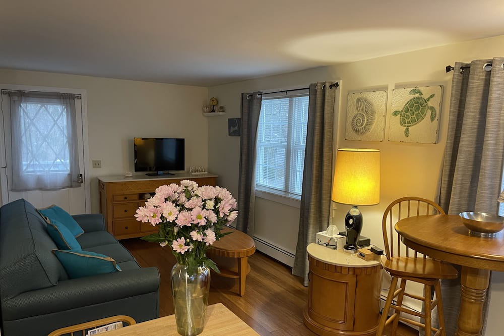 Photo of Livingroom in Northwest Harwich