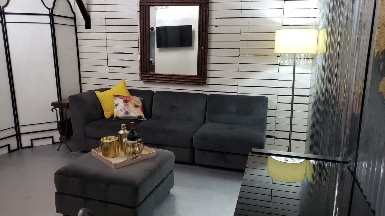 Photo of Livingroom in Western Division