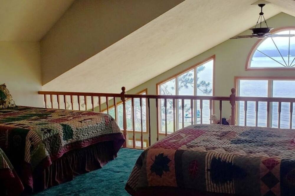 Photo of Bedroom in Inlet