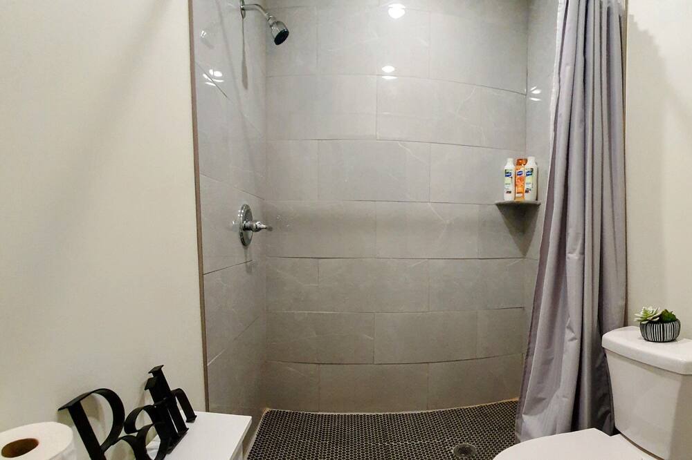 Photo of Bathroom in Mountainburg