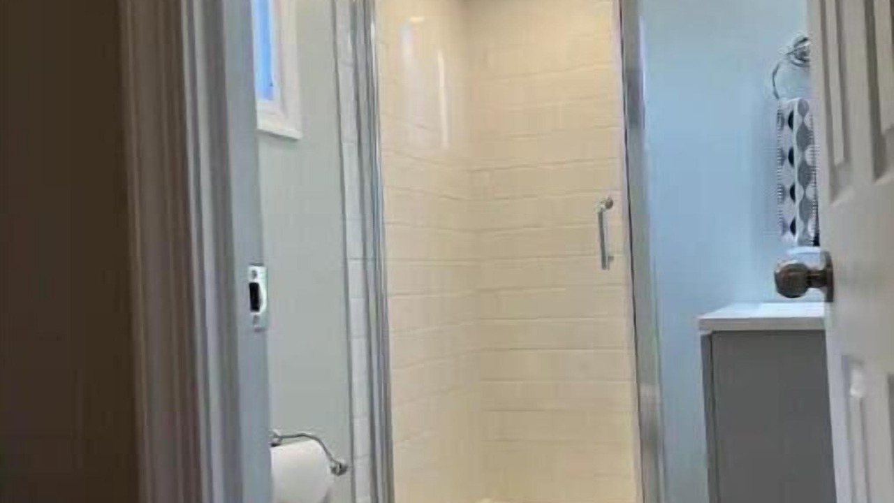 Photo of Bathroom in Glasser