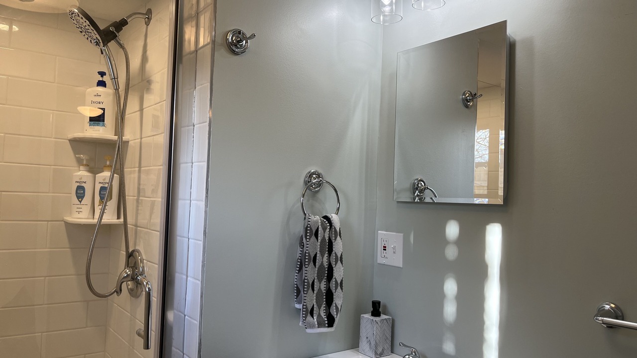 Photo of Bathroom in Glasser