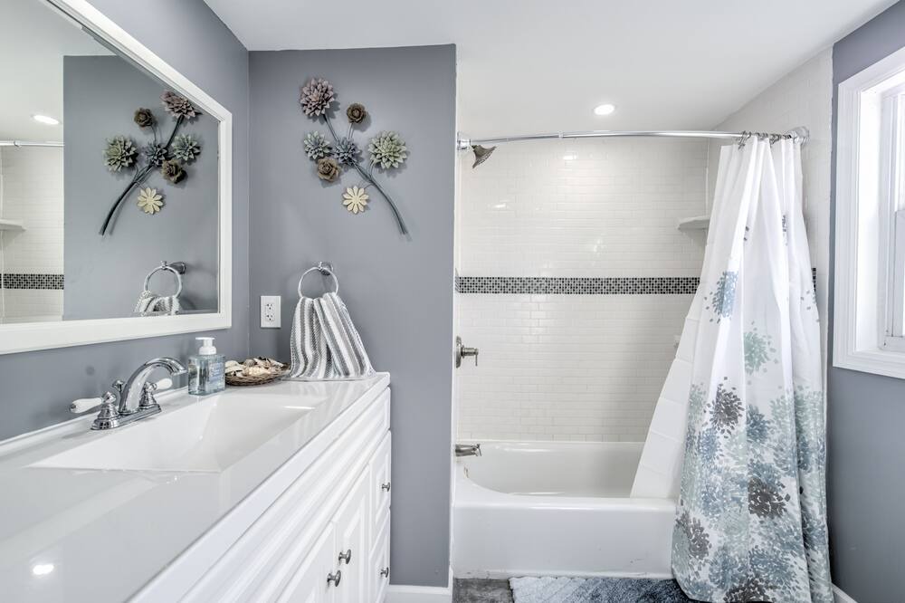 Photo of Bathroom in Keansburg