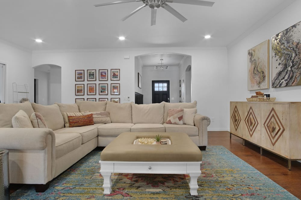 Photo of Livingroom in Lowell