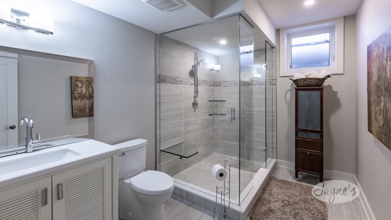 Photo of Bathroom in Oro Station